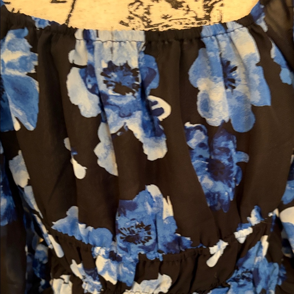 New York & Company Black and Blue Floral Blouse - Picture 7 of 9